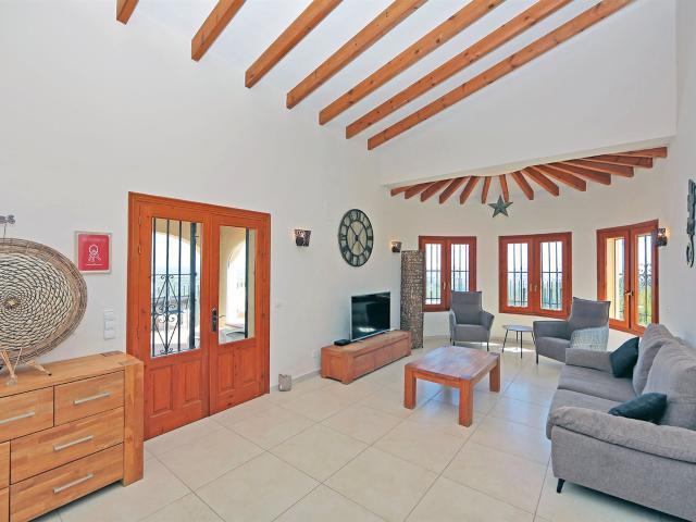 Elegante villa reformada con vistas al mar, piscina y licenc. 167m² Monte Pego