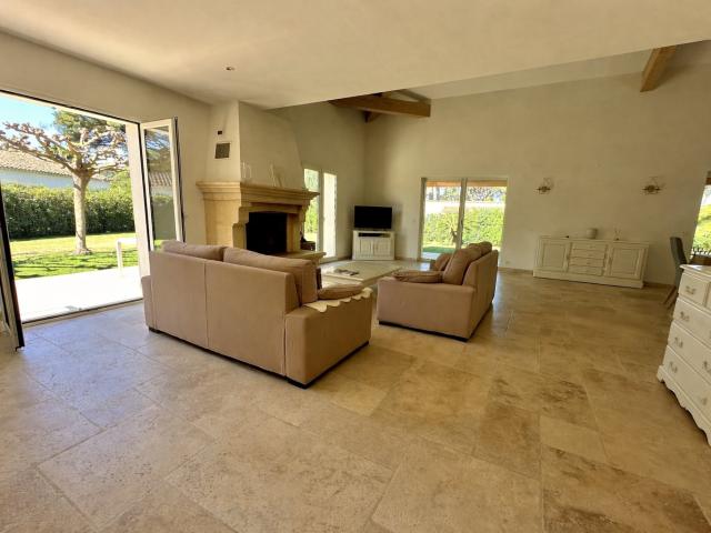 Élégante villa six chambres parfaitement entretenue dans un. 236m² Saint Tropez