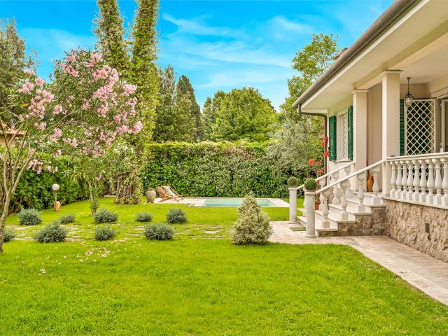 Elegante Villa Storica con Piscina