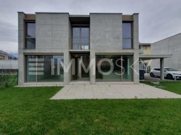 Elegante villetta di nuova costruzione con giardino