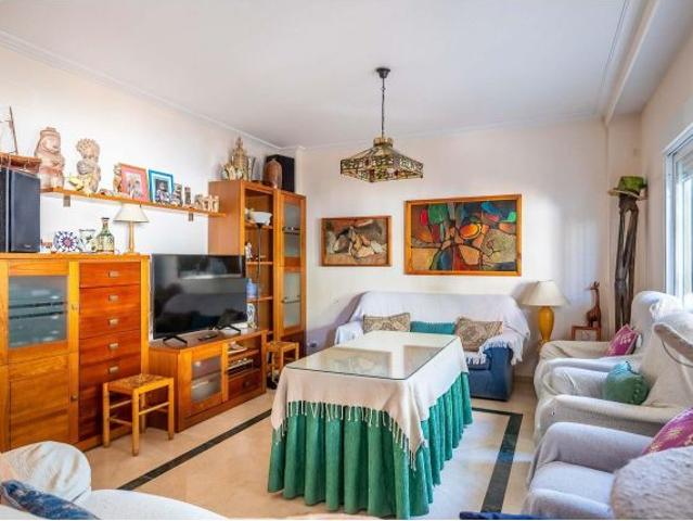 ELEGANTE VIVIENDA UNIFAMILIAR CON 7 DORMITORIOS