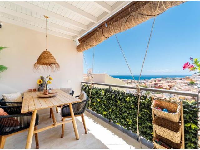 Elegante vivienda con vistas de primera categoría y estudio independiente