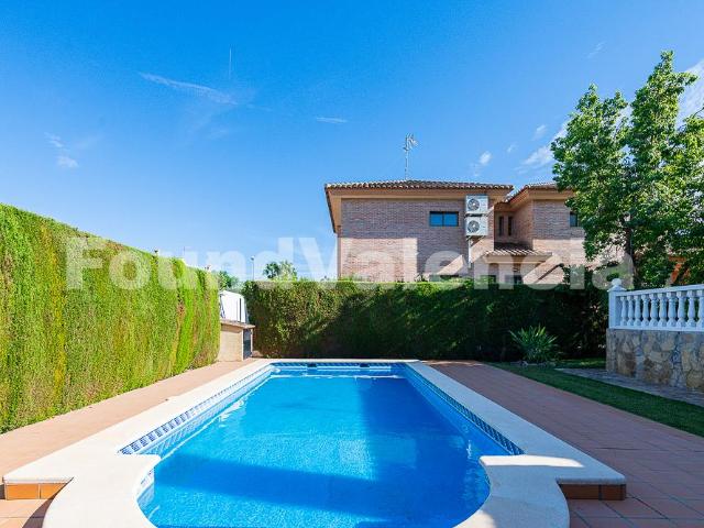 Elegante Vivienda Familiar en Las Tablas, La Eliana