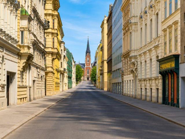 Elegante Wiener Altbauwohnung mit Balkon und direktem Liftzugang!