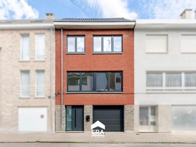 Elegante woning met 4 slaapkamers, garage en tuin