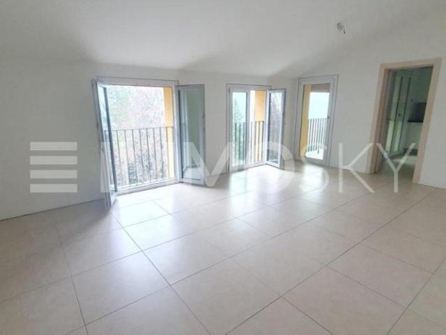 Elegante Wohnung mit Panoramabalkon – Bruzella