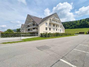 Elegante, zeitgenössische 3,5 Zimmer Wohnung nur einen Steinwurf vom Lake Joux entfernt