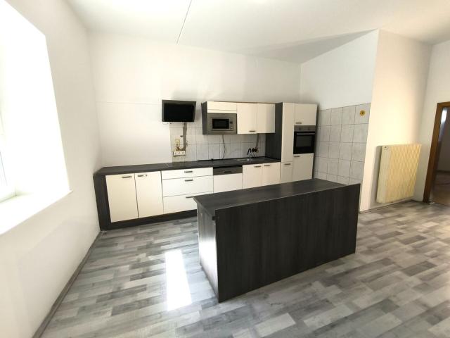 Elegante Altbau Wohnung mit Ca. 254 m² Wohnfläche mit Balkon im Zentrum von Völkermarkt