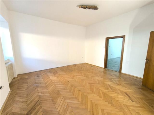 Elegante Altbau Wohnung mit ca. 254 m² Wohnfläche mit Balkon im Zentrum von Völkermarkt