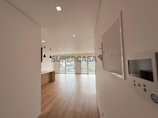 Elegante Apartamento T3 com Acabamentos de Luxo