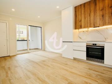 Elegante Apartamento T1 Novo no Coração de Alfeizerão a Minutos das Melhores Praias de Portugal