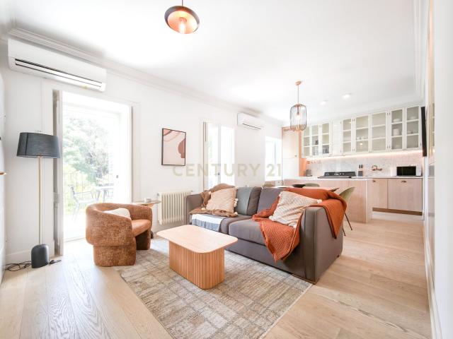 Elegante Apartamento T2+1 na Rua do Salitre