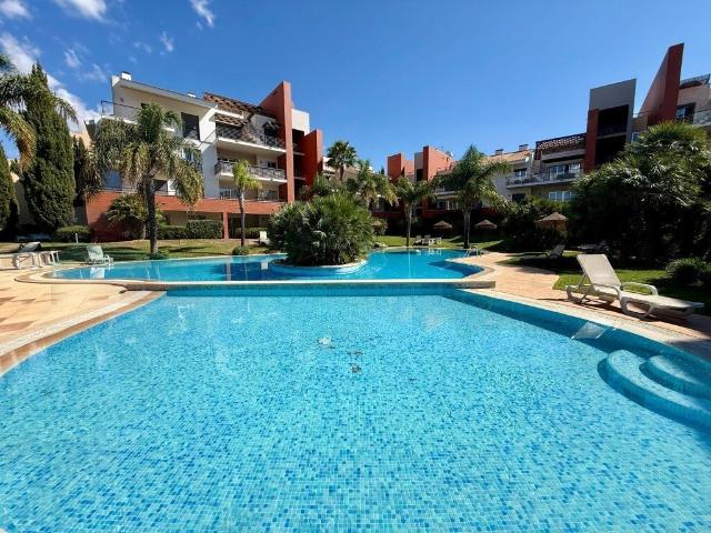 Elegante apartamento T2 com vista para o campo de golfe em V. 93m² Quarteira