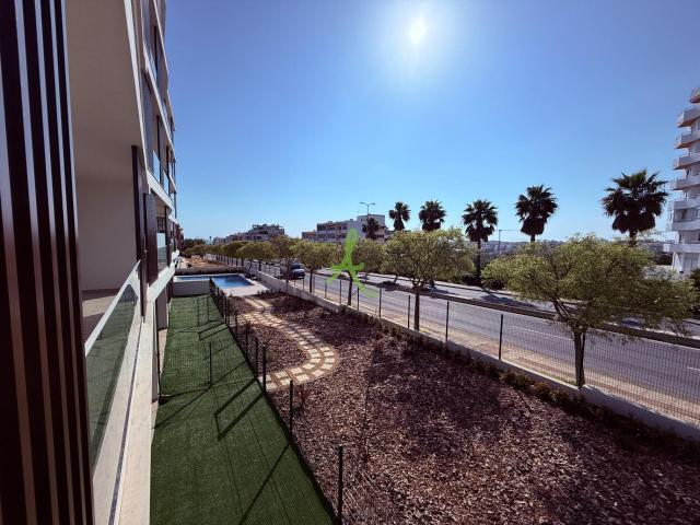 Elegante apartamento T2 novo, situado na Praia da Rocha, ins. 89m² Portimão