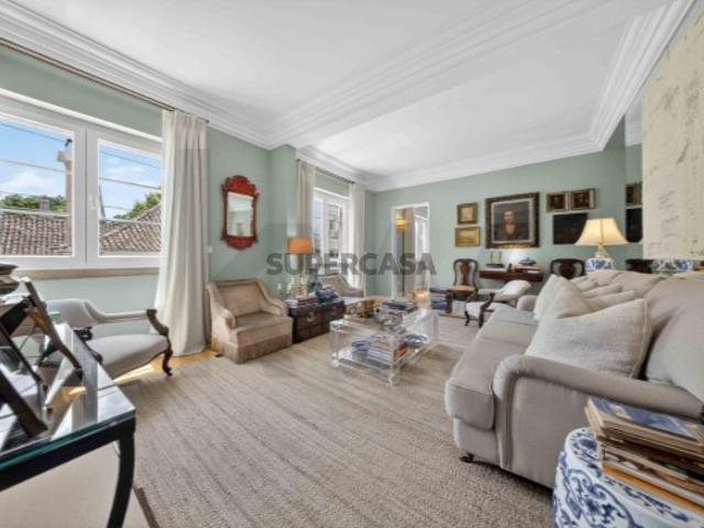 Elegante Apartamento na Rua de Buenos Aires | 2 Suítes + Suite de Apoio | Estrela, Lisboa