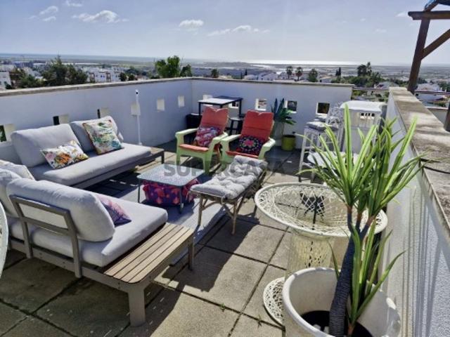 ELEGANTE APARTAMENTO T4 COM TERRAÇO PRIVATIVO NA COBERTURA E GARAGEM, COM VISTAS DESLUMBRANTES