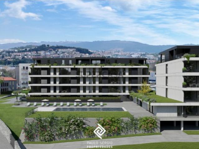 Elegante apartamento T4 em Condomínio Fechado