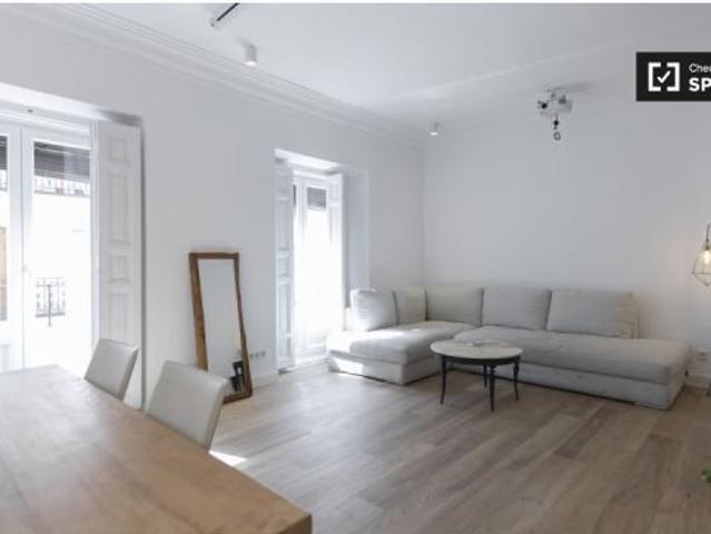 Elegante apartamento de 1 dormitorio en alquiler en Malasaña