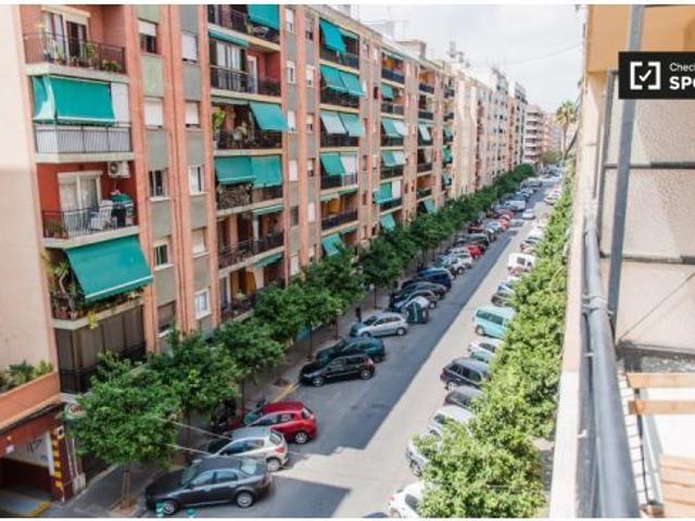 Elegante apartamento de 2 dormitorios en alquiler en Algirós