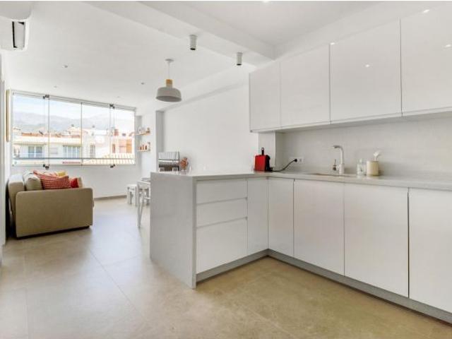 Elegante apartamento de 2 dormitorios en el corazón de Torrecilla – Nerja