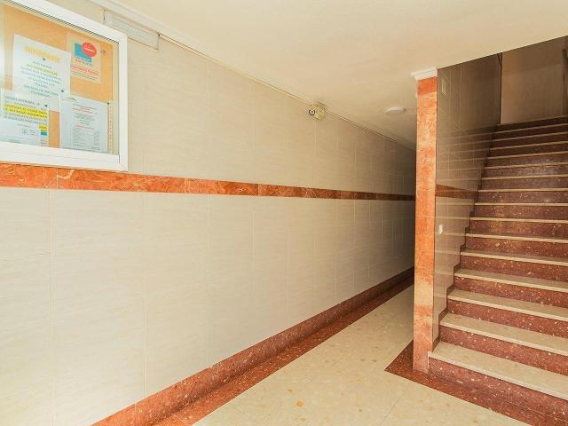 Elegante Apartamento de 2 Dormitorios Totalmente Reformado en Torrevieja con Vistas al Mar