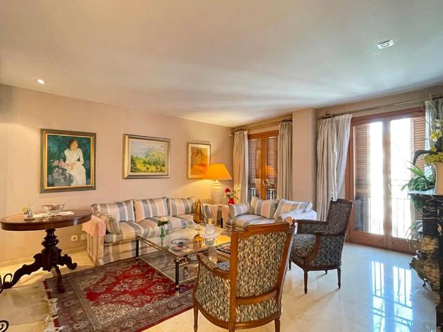 Elegante apartamento de 3 dormitorios con parking en el Paseo del Borne, Palma. Alquiler por meses