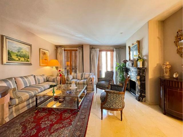 Elegante apartamento de 3 dormitorios con parking en el Paseo del Borne, Palma. Alquiler por meses