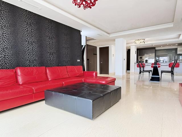 Elegante Apartamento de 3 Dormitorios en la Prestigiosa Urba. 150m² Benahavís
