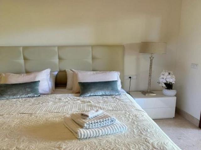 elegante apartamento en la codiciada Milla de Oro de Marbella