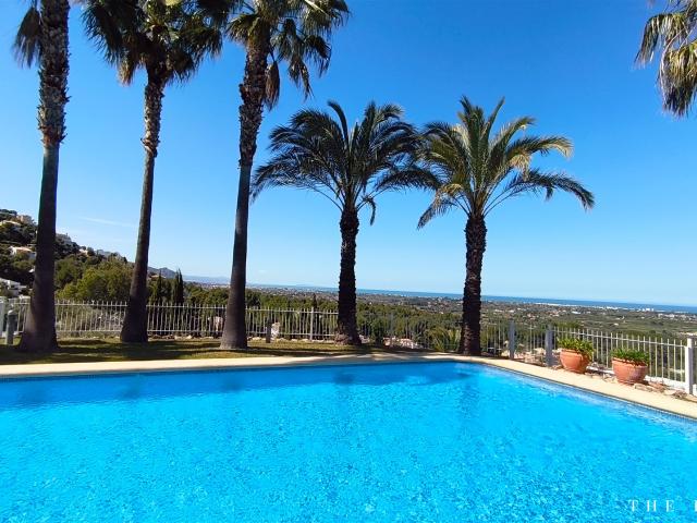 Elegante apartamento esquinero con vistas panorámicas al mar. 142m² Pedreguer
