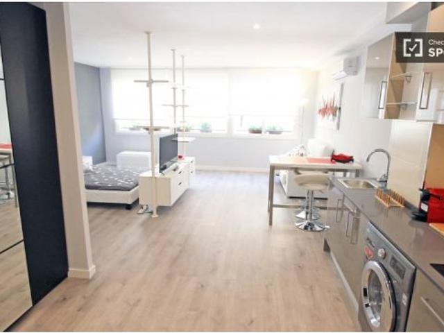 elegante apartamento estudio en alquiler cerca de la playa en el Poblenou