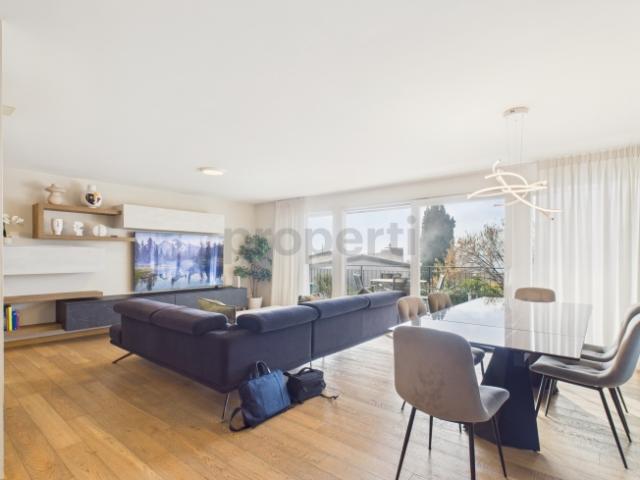 Elegante appartamento 4.5 locali con parcheggio privato, Balerna