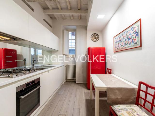 Elegante Appartamento con Corte privata e Garage esclusivo