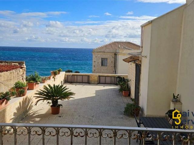 ELEGANTE APPARTAMENTO CON TERRAZZO CON VISTA MARE