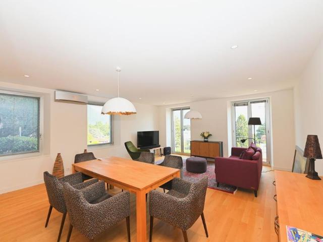 Elegante Appartamento Ammobiliato con Vista Panoramica a Porza