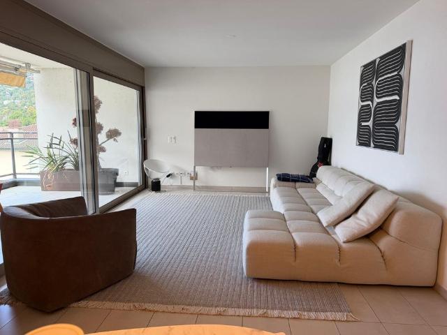 Elegante appartamento di 4 locali con vista lago nel cuore di Ascona