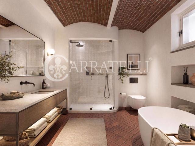 Elegante appartamento di ampia metratura con giardino privat. 324m² Firenze