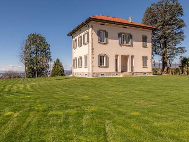 Elegante appartamento in affitto in villa storica