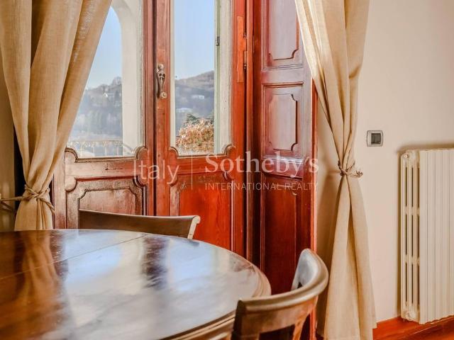 Elegante appartamento in villa d'epoca sul Lago Maggiore