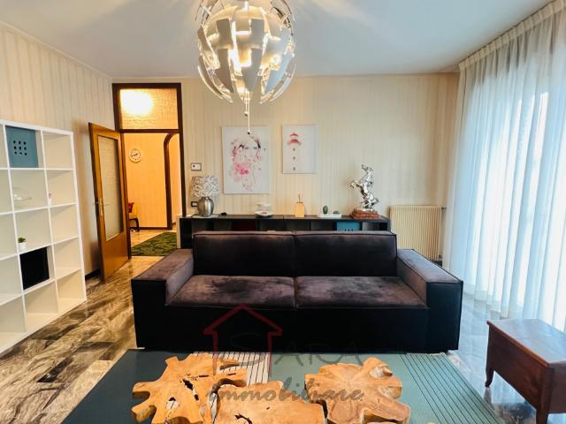 Elegante appartamento quadrilocale in affitto a Padova, zona Chiesanuova