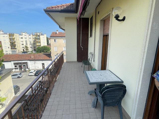 Elegante Appartamento Trilocale in Affitto a Vicenza Borgo Casale