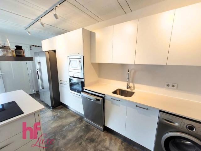 Elegante casa a cuatro vientos completamente reformada con jardín y domótica en El Papiol