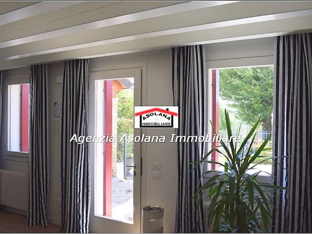 Elegante casa a schiera indipendente in affitto