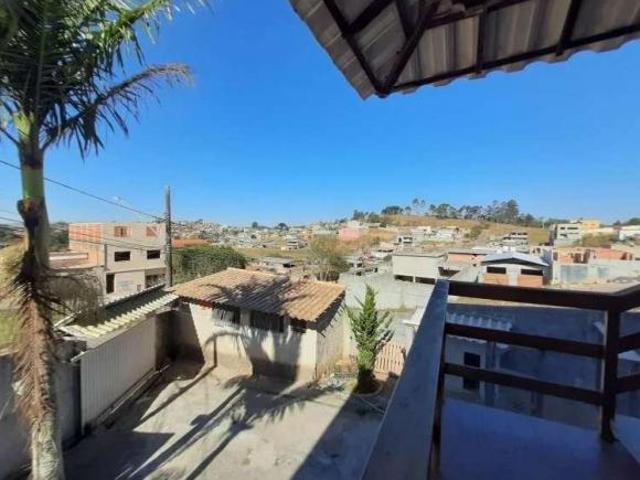 Elegante Casa com Área de Lazer, Três Dormitórios e Suítes