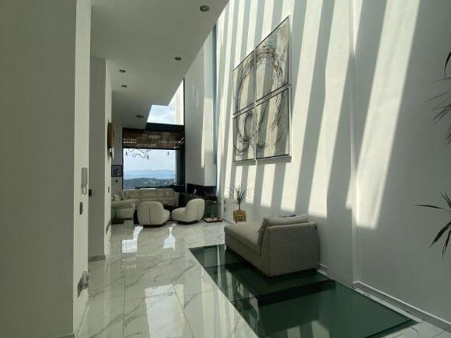 Elegante casa en venta en Condado de Sayavedra