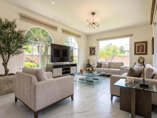Elegante casa esquinada en Kluster Sumiya | 1,000 m² de terreno