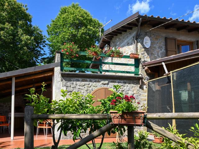 Elegante casa in pietra sulle colline di Barga con vista sul. 120m² Barga