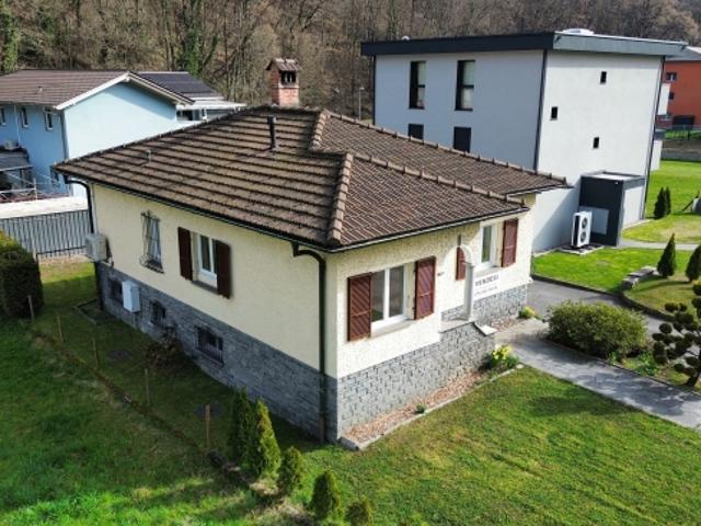 Elegante casa indipendente 4.5 locali con vista sulle montagne a Pollegio