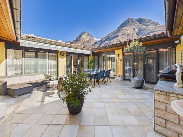 Elegante casa indipendente 5.5 locali con Patio, a Lodrino Riviera