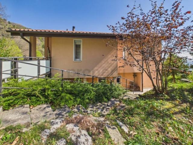 Elegante casa indipendente 6.5 locali con ampio giardino e posto auto, Breggia